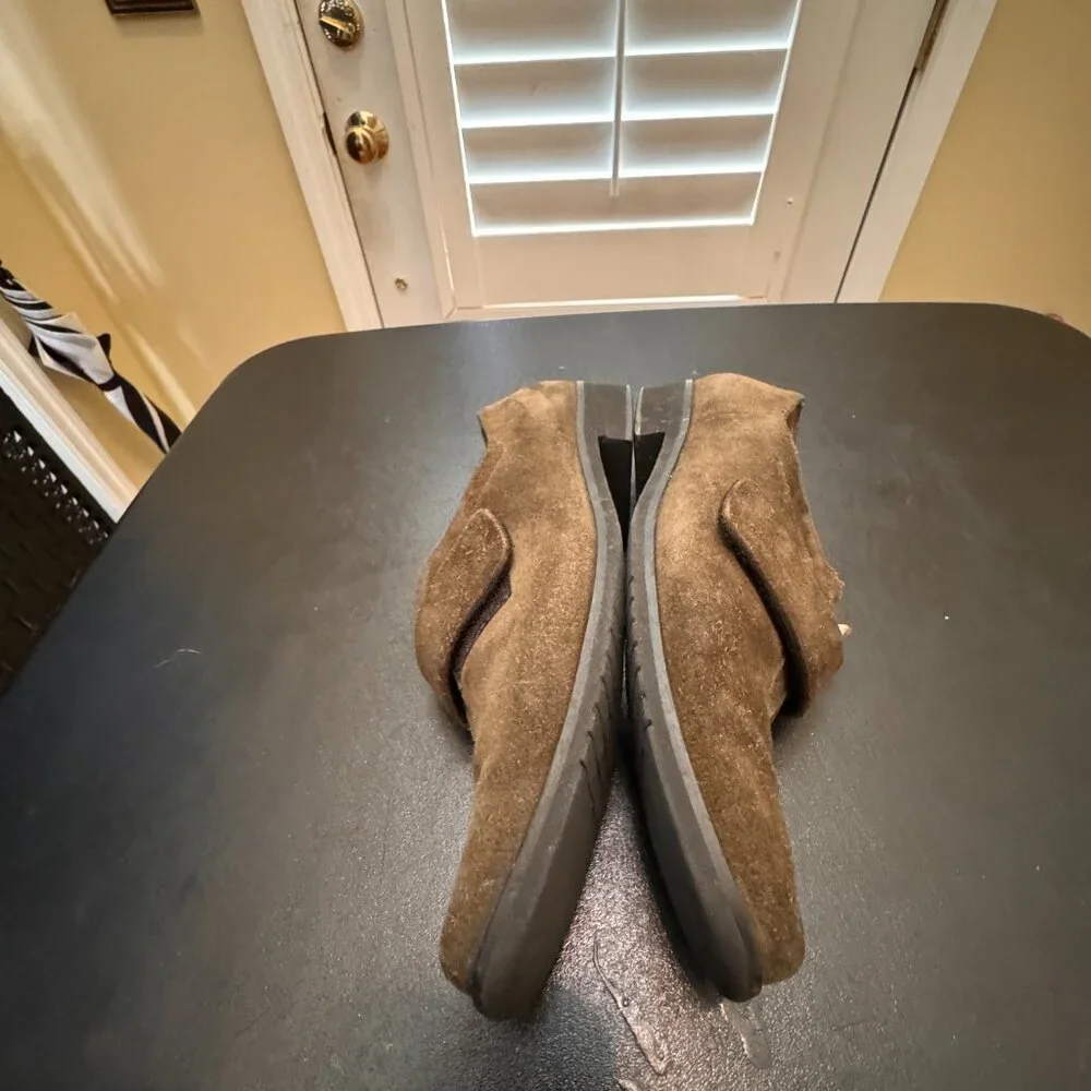 Salvatore Ferragamo size 5 green suede flats square toe